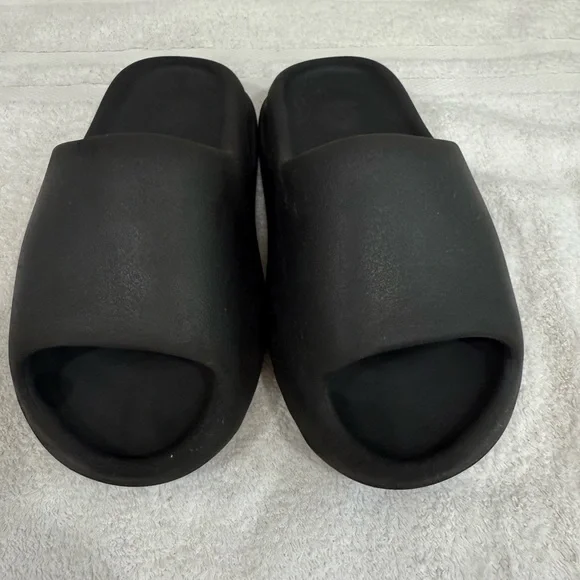 Kids Size 4 Youth Yeezy Onyx Black Slide Sandals - Picture 3 of 10